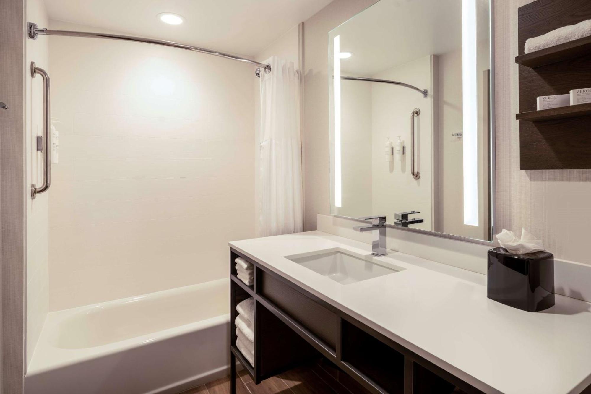 Hilton Garden Inn Pomona, Ca Bagian luar foto