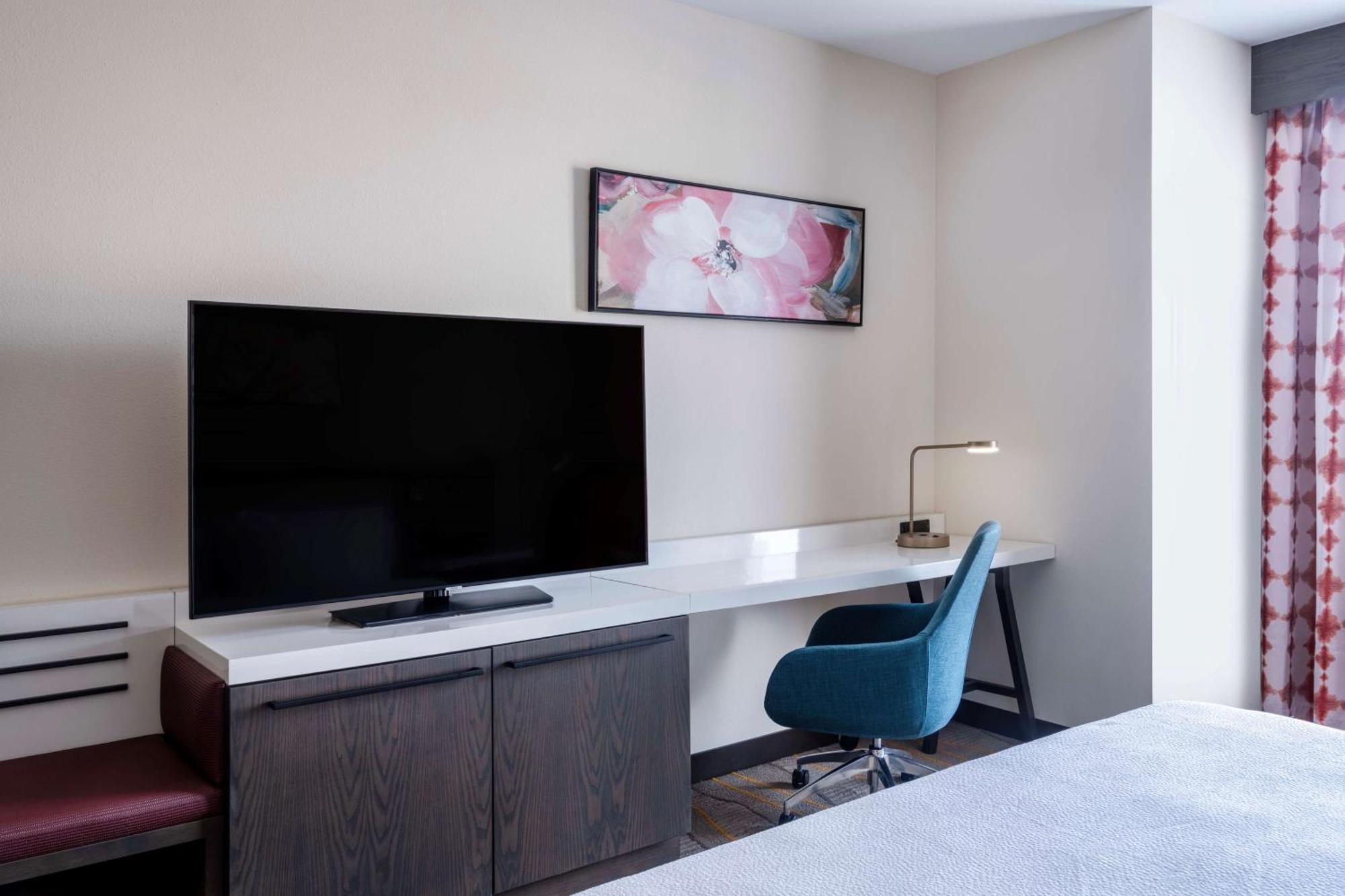Hilton Garden Inn Pomona, Ca Bagian luar foto