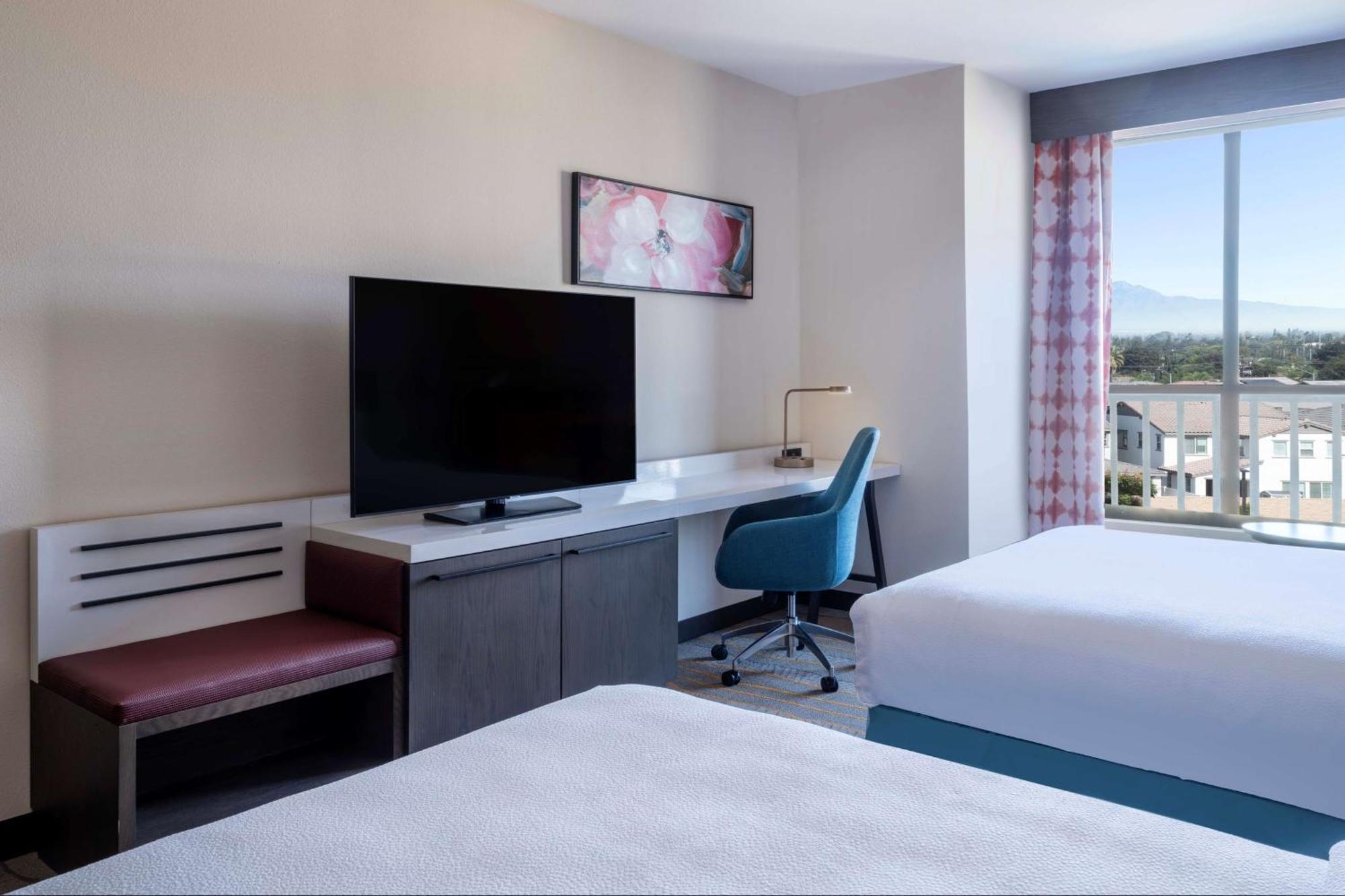 Hilton Garden Inn Pomona, Ca Bagian luar foto