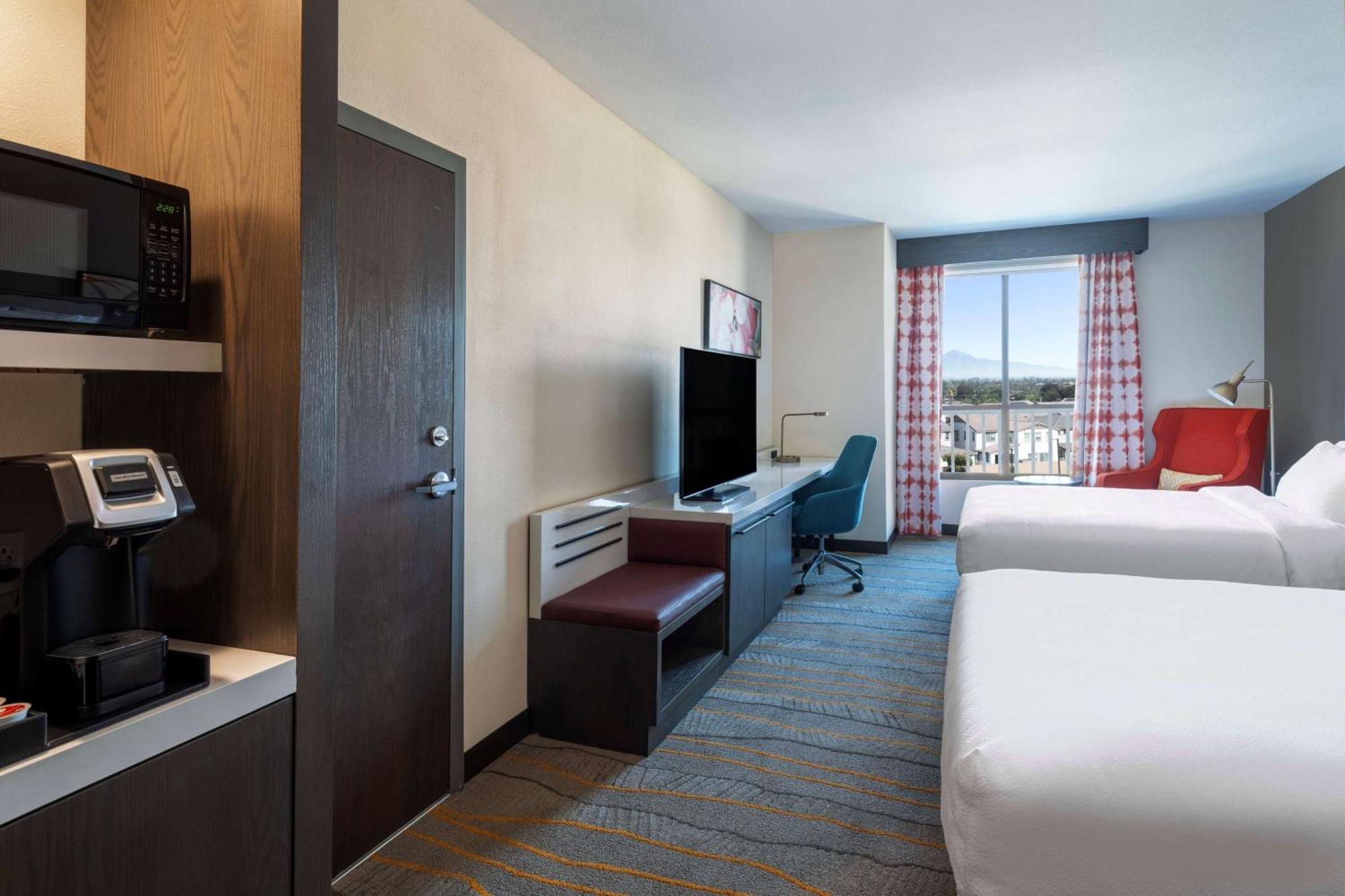 Hilton Garden Inn Pomona, Ca Bagian luar foto