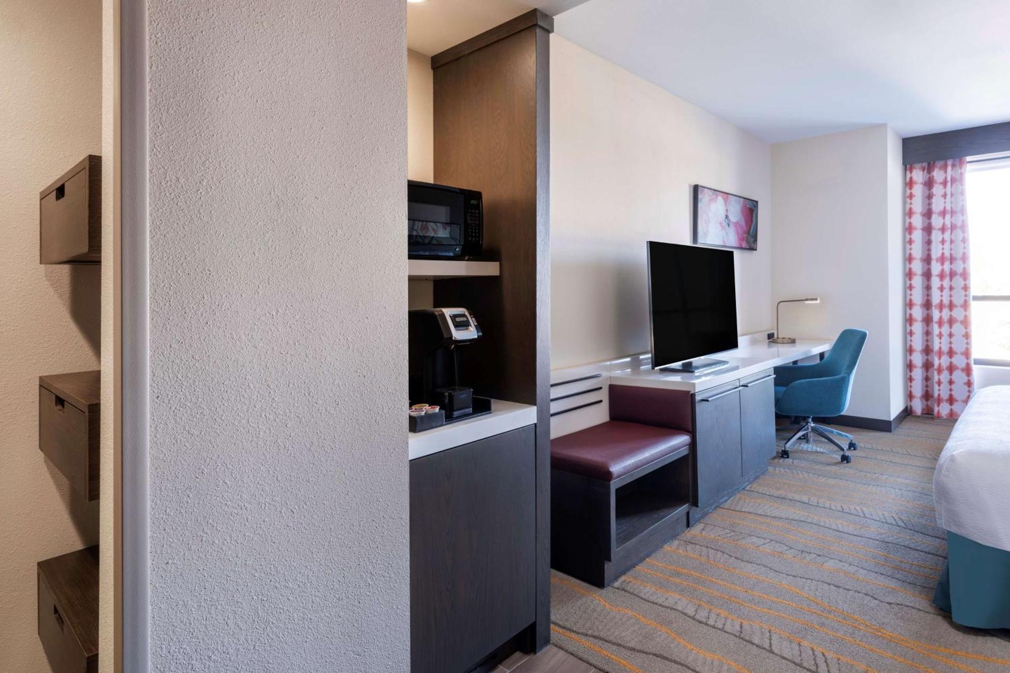 Hilton Garden Inn Pomona, Ca Bagian luar foto
